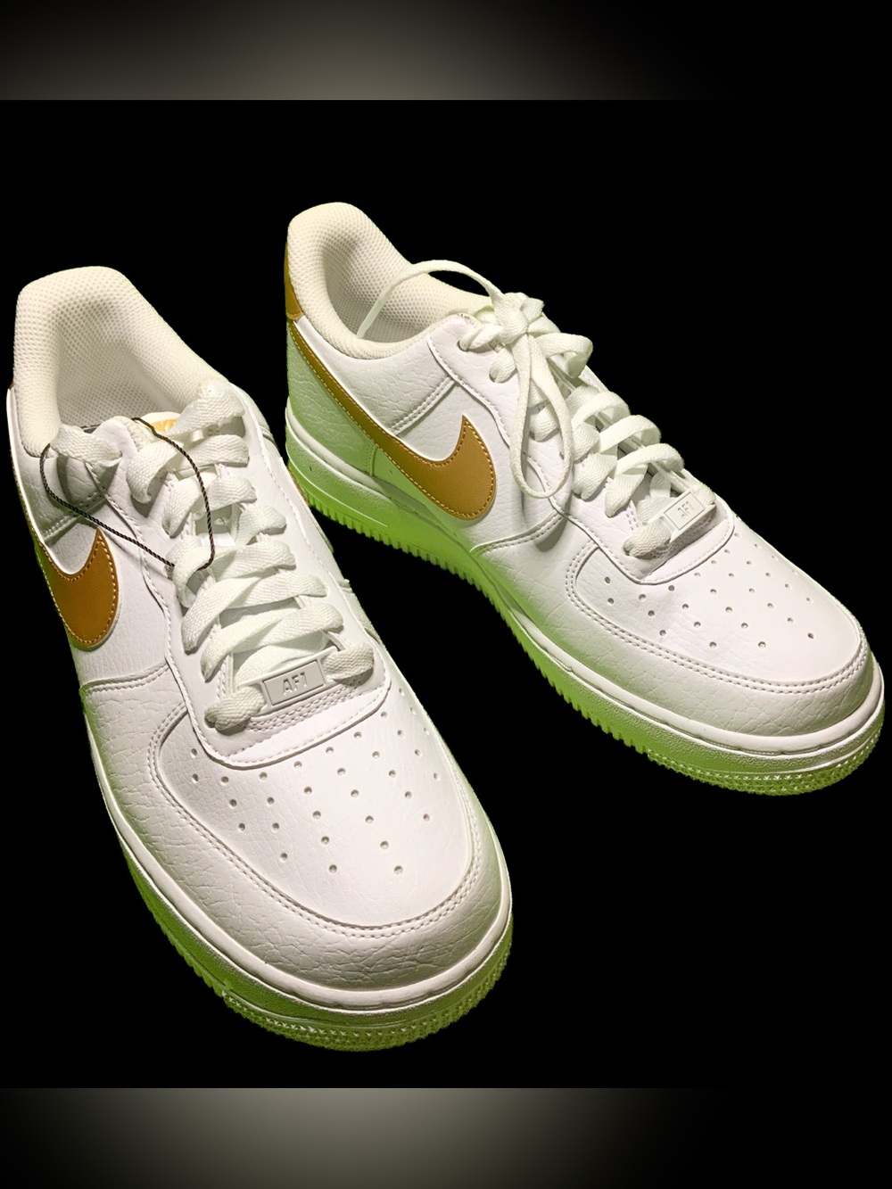Nike White Air Force 1 Low ‘07 SE Women’s size 9